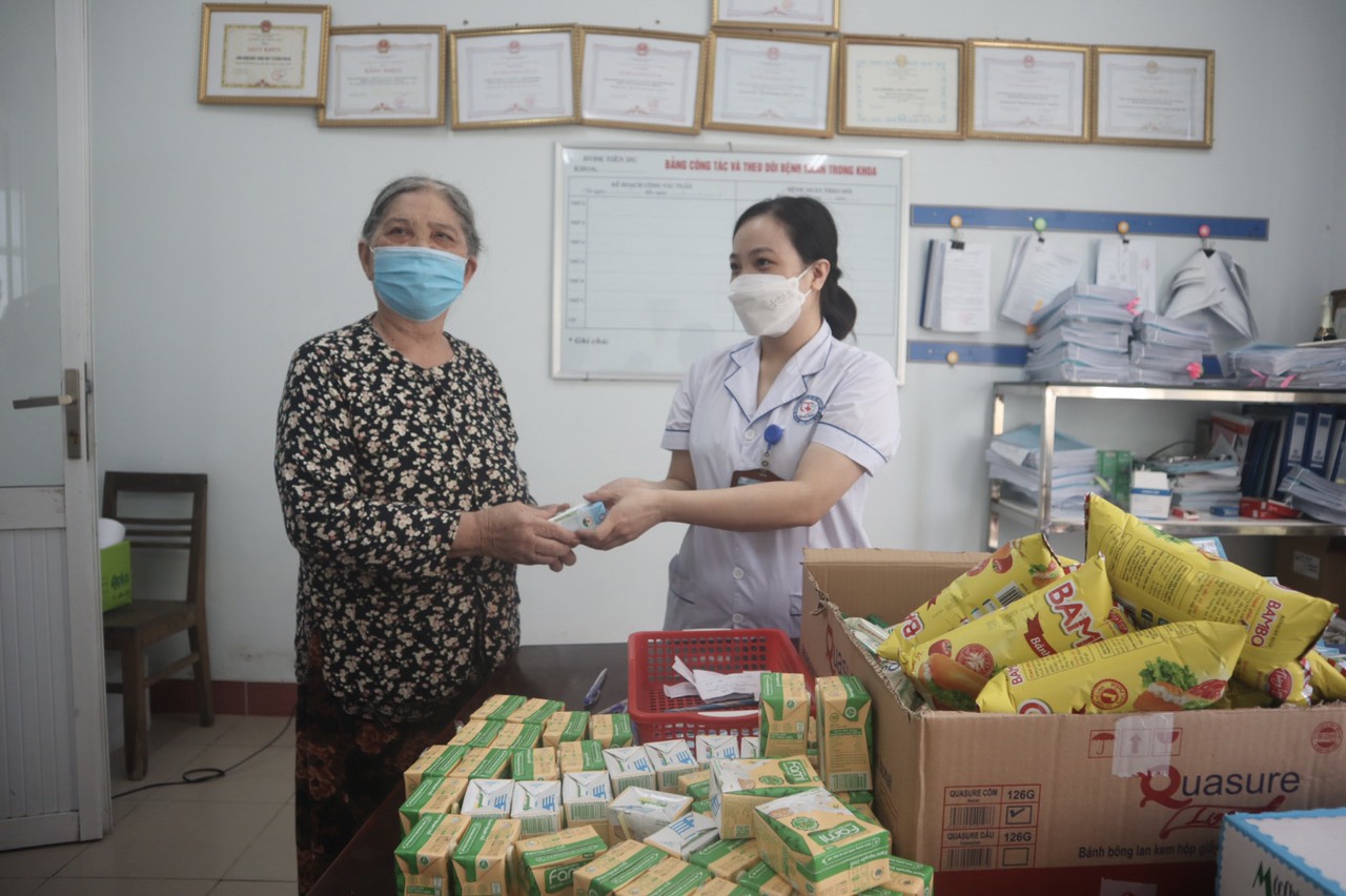 HỖ TRỢ SUẤT ĂN SÁNG MIỄN PHÍ CHO BỆNH NHÂN ĐIỀU TRỊ NGOẠI TRÚ TẠI TTYT HUYỆN TIÊN DU