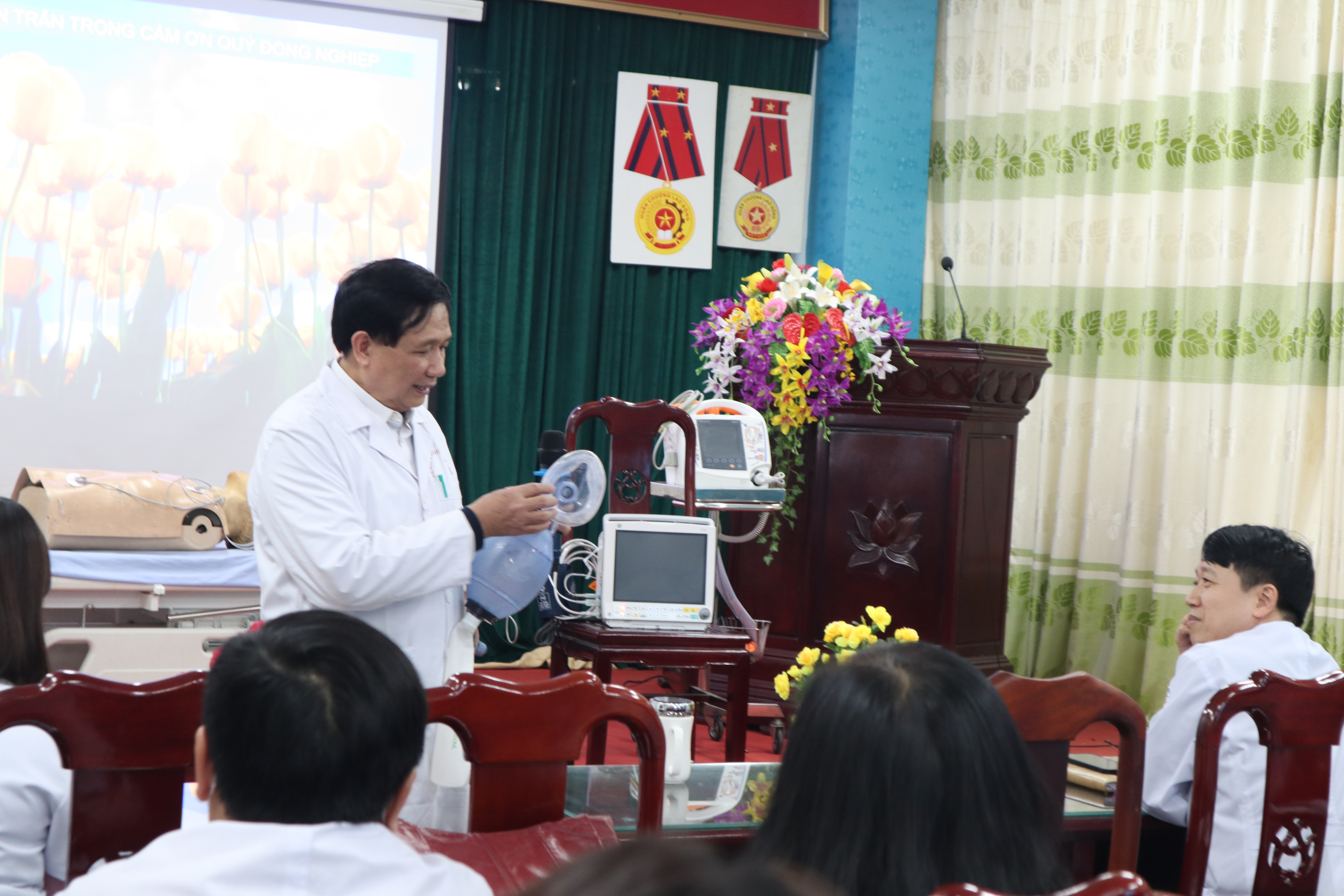 SINH HOẠT KHOA HỌC “CẬP NHẬT KIẾN THỨC CẤP CỨU NGỪNG TIM PHỔI”