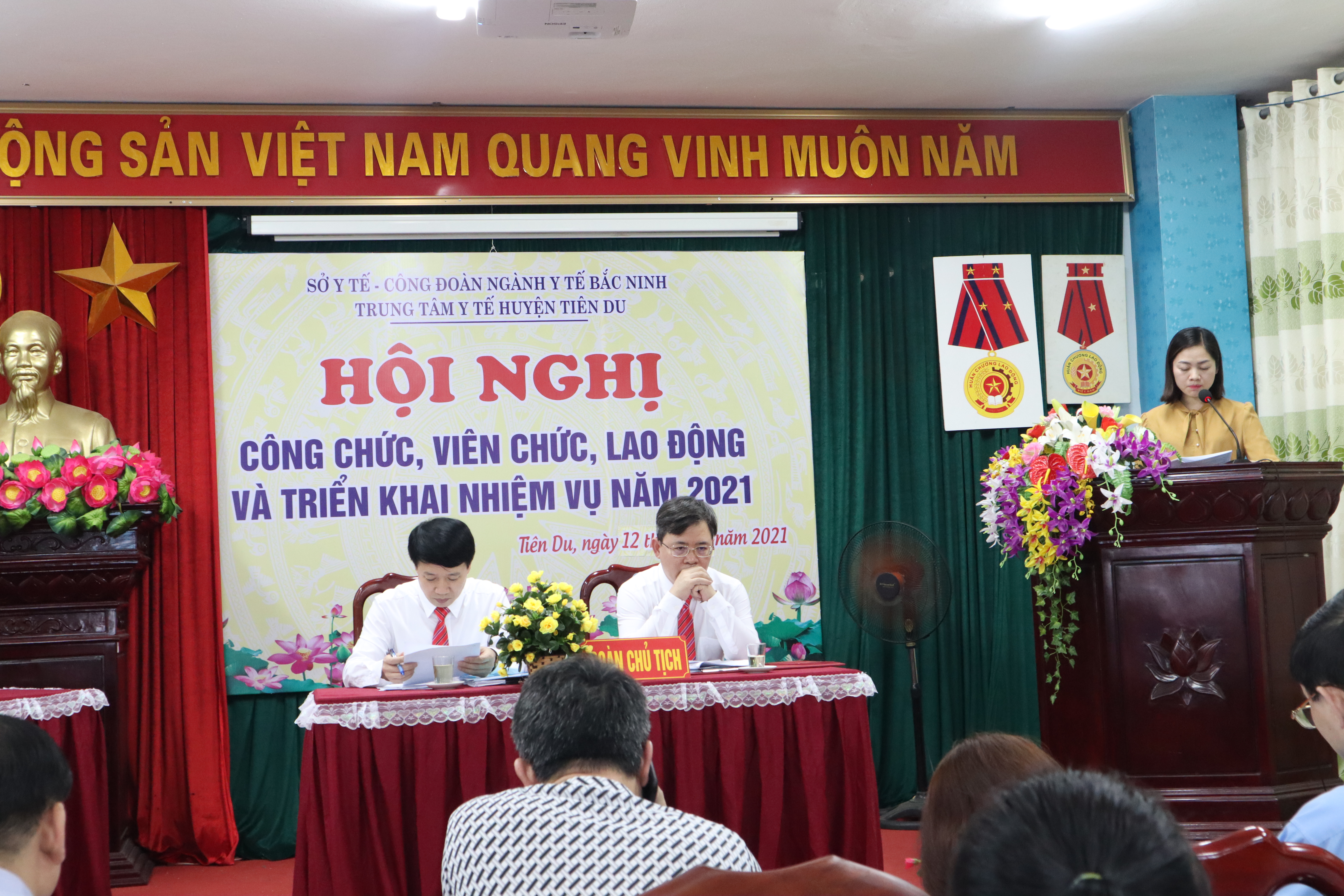 TTYT HUYỆN TIÊN DU TỔ CHỨC HỘI NGHỊ CÔNG CHỨC, VIÊN CHỨC, LAO ĐỘNG VÀ TRIỂN KHAI NHIỆM VỤ NĂM 2021