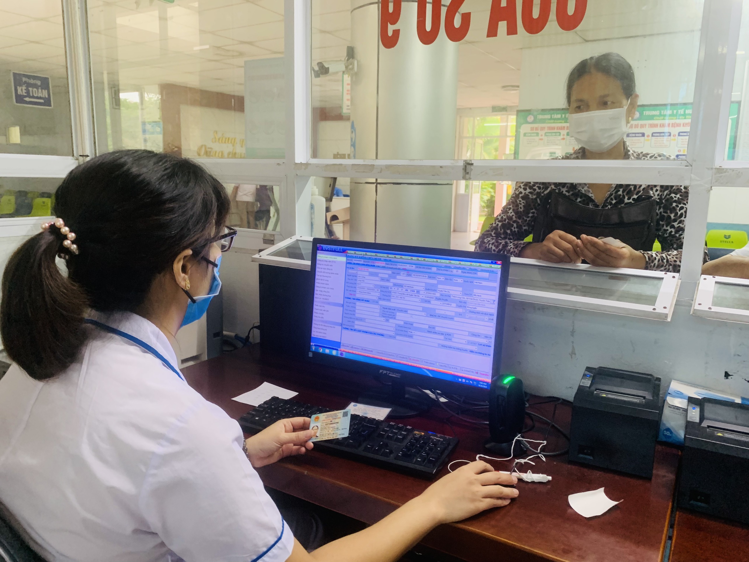 Tiên Du: Triển khai đăng ký khám chữa bệnh bảo hiểm y tế bằng căn cước công dân gắn chíp
