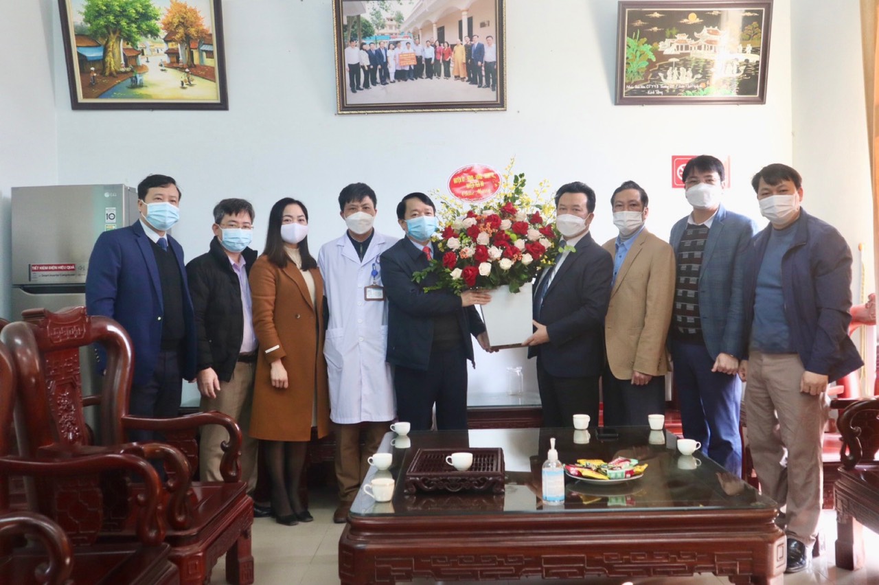 LÃNH ĐẠO HUYỆN TIÊN DU ĐẾN THĂM VÀ CHÚC MỪNG CÁN BỘ, NHÂN VIÊN Y TẾ NHÂN DỊP KỶ NIỆM NGÀY THẦY THUỐC VIỆT NAM 27/02