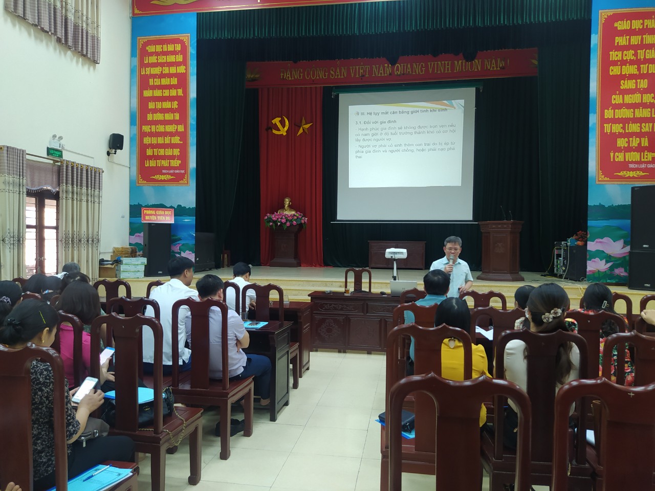 Tiên Du: Tập huấn kiến thức về giới, bình đẳng giới và kiểm soát mất cân bằng giới tính khi sinh cho cán bộ, giáo viên các trường THCS.